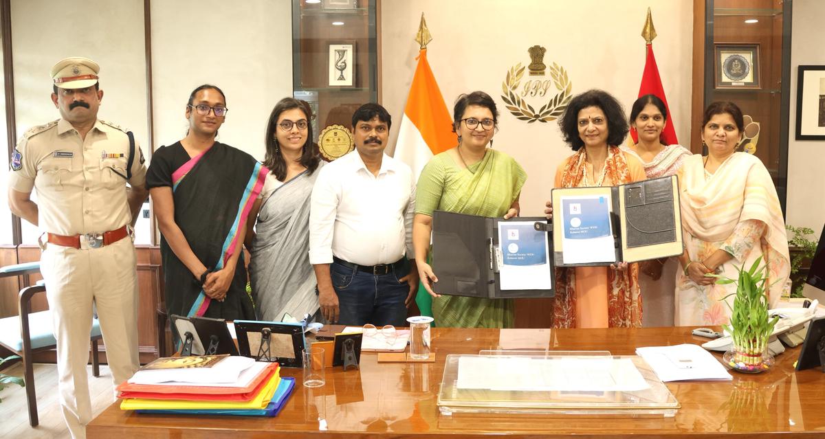 Telangana Women Safety Wing signed a MoU with Rubaroo, a Hyderabad-based organisation focused on youth leadership and gender sensitisation. Telangana Women Safety Wing signed a MoU with Rubaroo, a Hyderabad-based organisation focused on youth leadership and gender sensitisation.