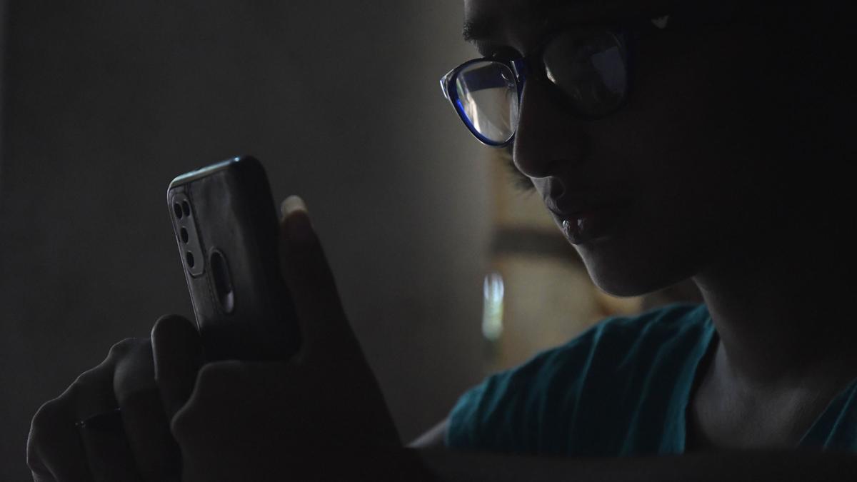 Jnana Sethu programme: Not all parents happy with PU students in Karnataka being told to bring smartphones to register online