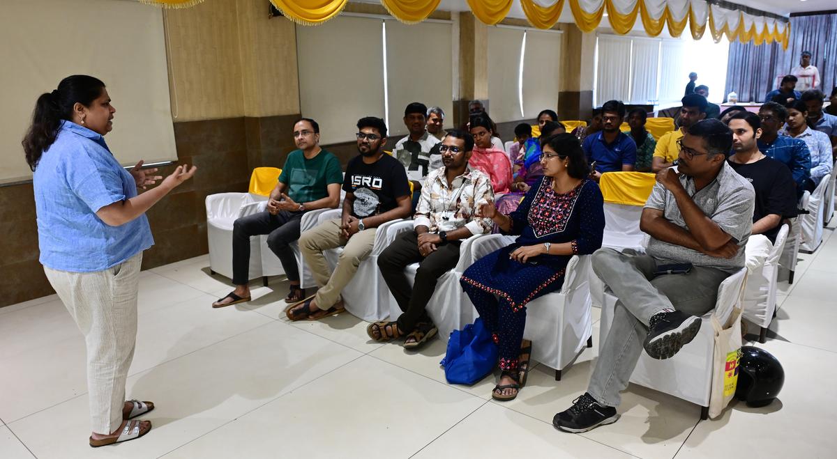 Shabnam addressing the gathering and talking about the tiffin culture of Chennai
