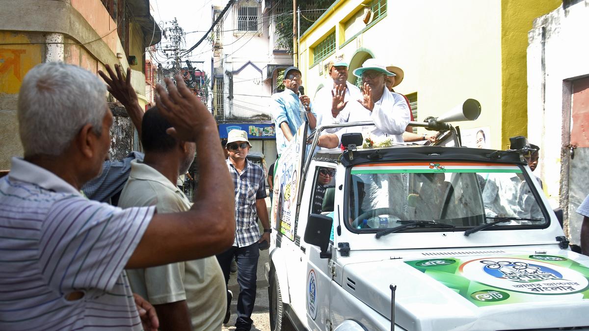 In West Bengal, candidates battle record-breaking temperatures during campaign trail