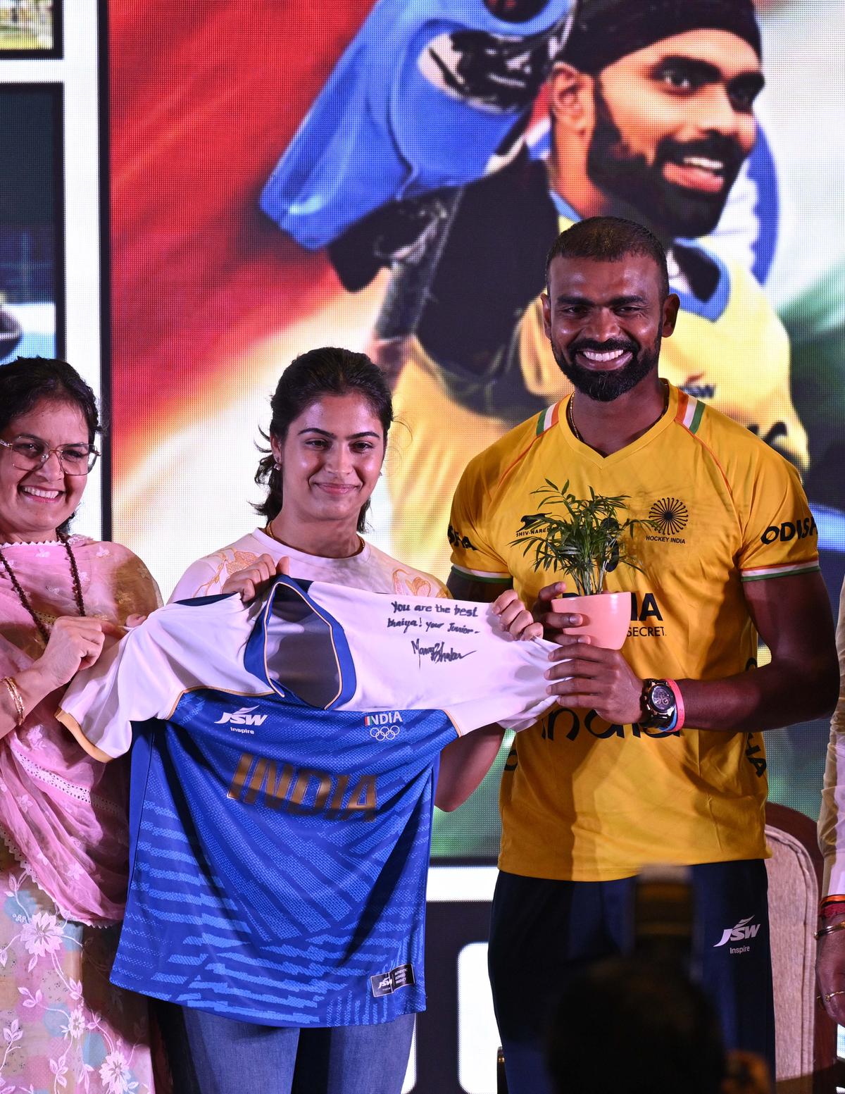 Sreejesh being presented a jersey by shooter Manu.