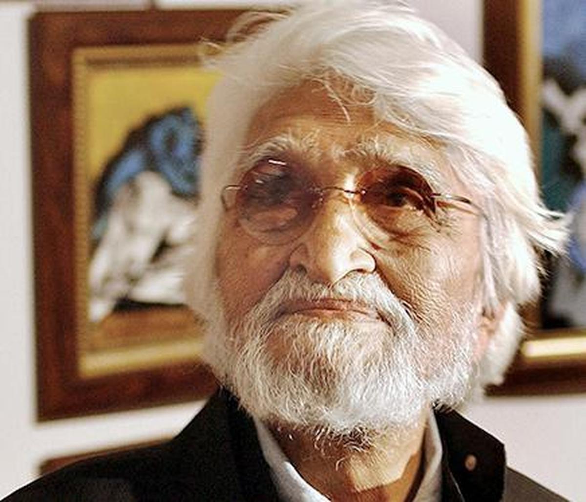 Maqbool Fida in 2004 at the National Art Gallery in Mumbai Maqbool Fida in 2004 at the National Art Gallery in Mumbai
