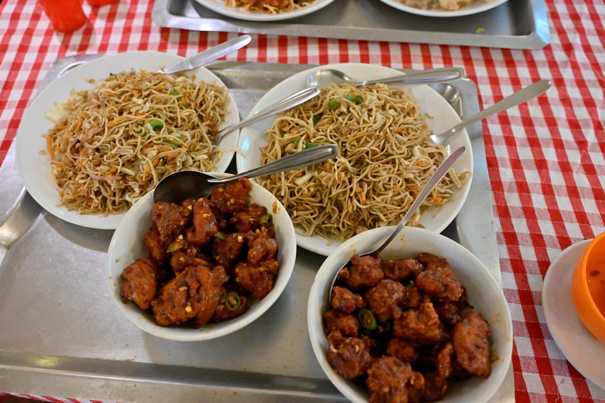 Mie ayam dan ayam cabai 