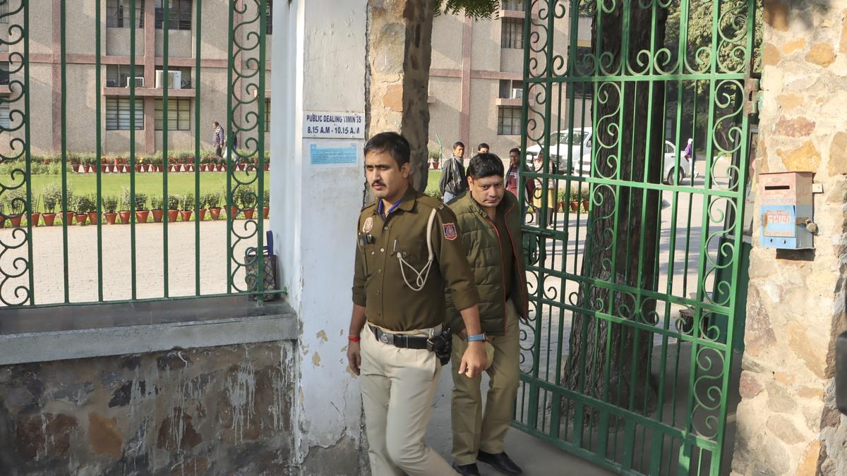 Police to train Delhi school teachers to deal with bomb threats