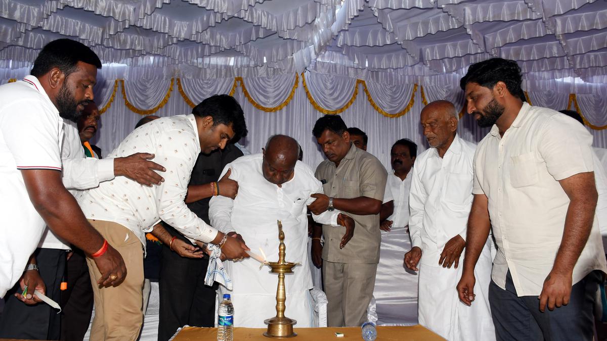 Deve Gowda sweats it out for his grandson in Hassan