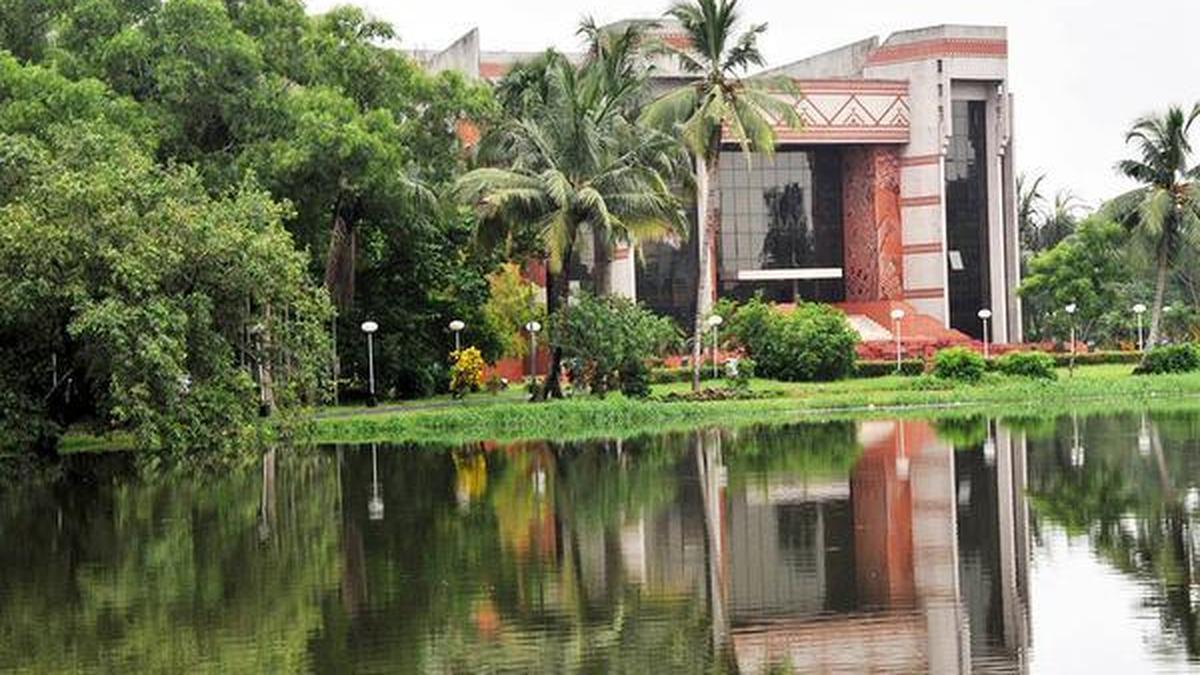 IIM Calcutta records 100% placements with highest domestic offer at ₹145 lakhs PA