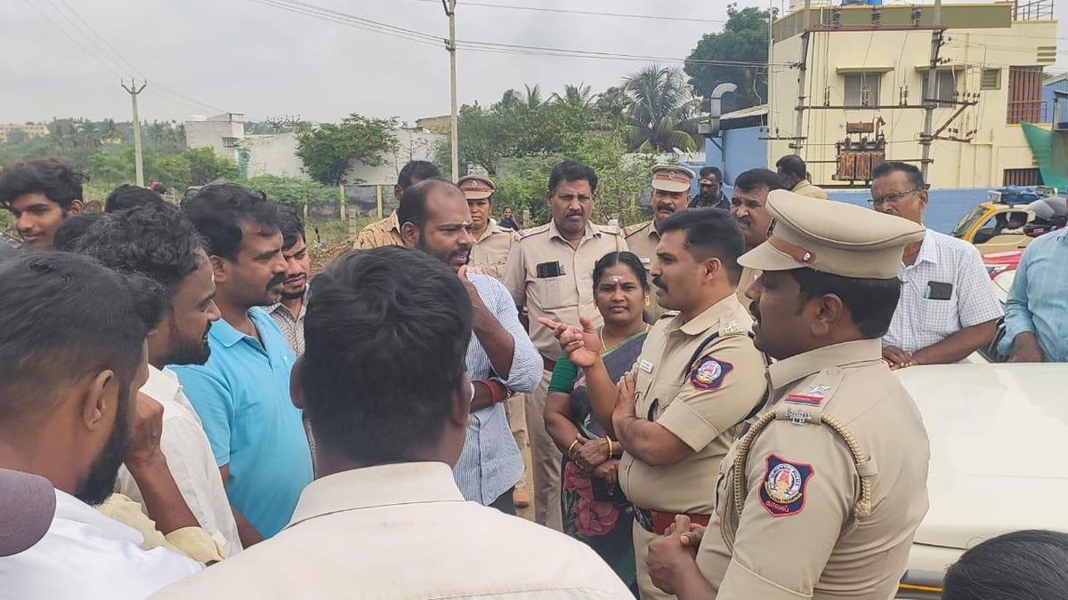 Residents stage protest demanding underpass in Coimbatore