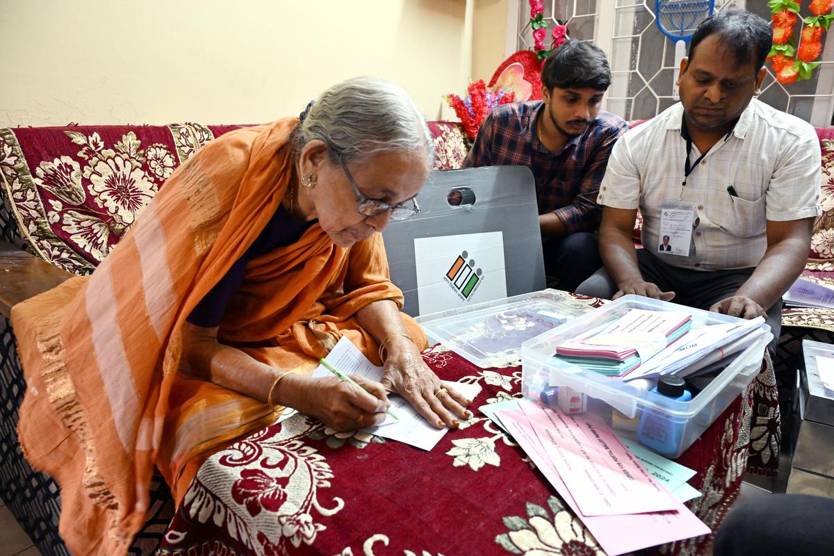 ‘Vote-from-home’ begins in Visakhapatnam district - The Hindu