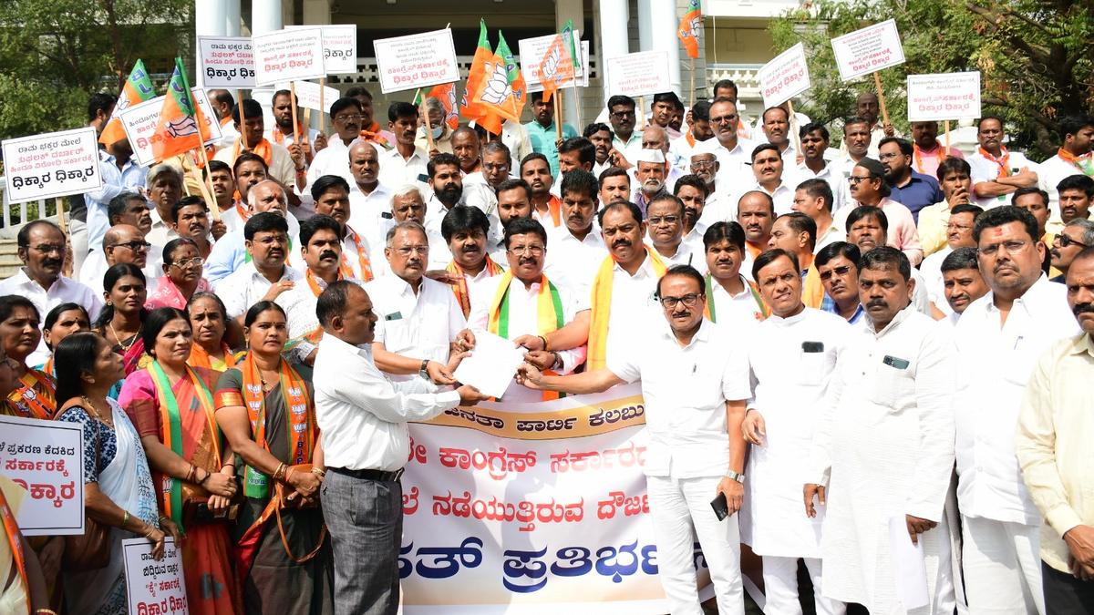 BJP leaders stage protest seeking the release of Srikanth Poojari arrested in 1992 case
