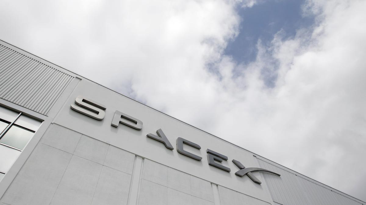 U.S. sues SpaceX, alleges hiring discrimination against asylum recipients, refugees