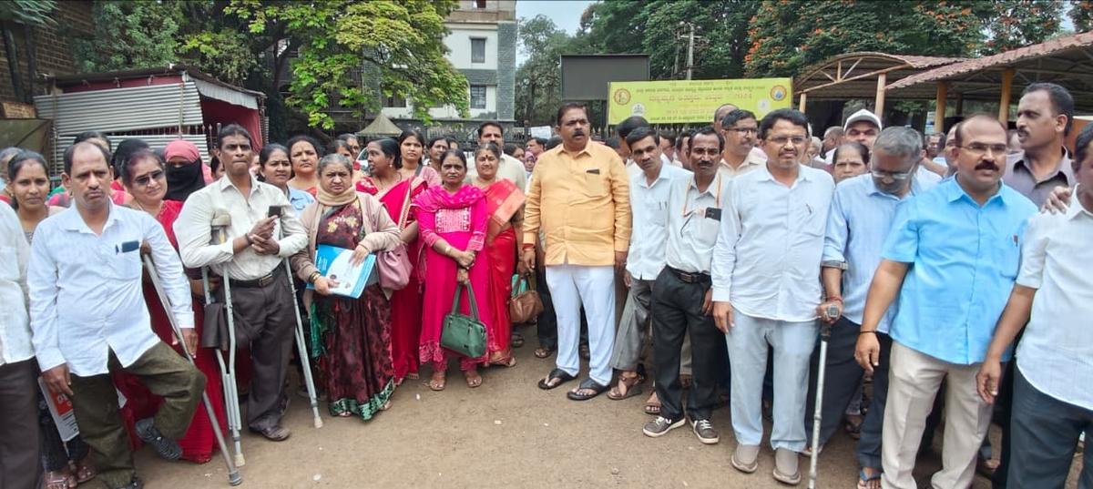 Teachers protest against social and educational survey duties in Karnataka  - The Hindu
