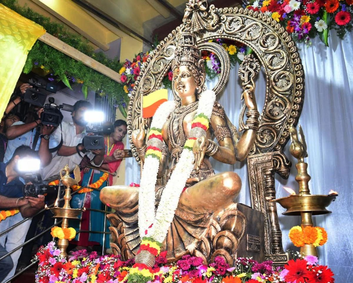 Statue of Kannada Bhuvaneshwari unveiled at Sahitya Parishat