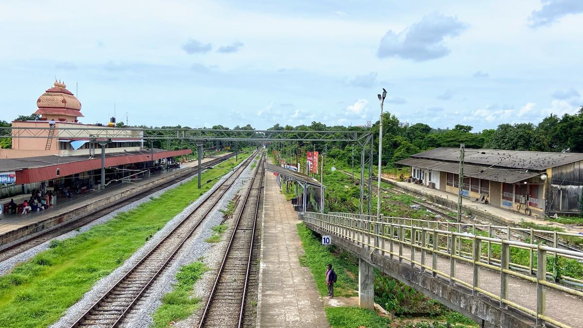 Passengers at Udupi Railway Station face hardship due to slush-filled parking area, inadequate platform shelters