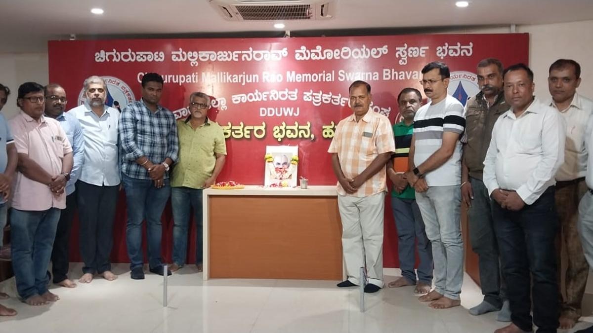 Tributes paid to M. Madan Mohan at condolence meeting in Hubballi