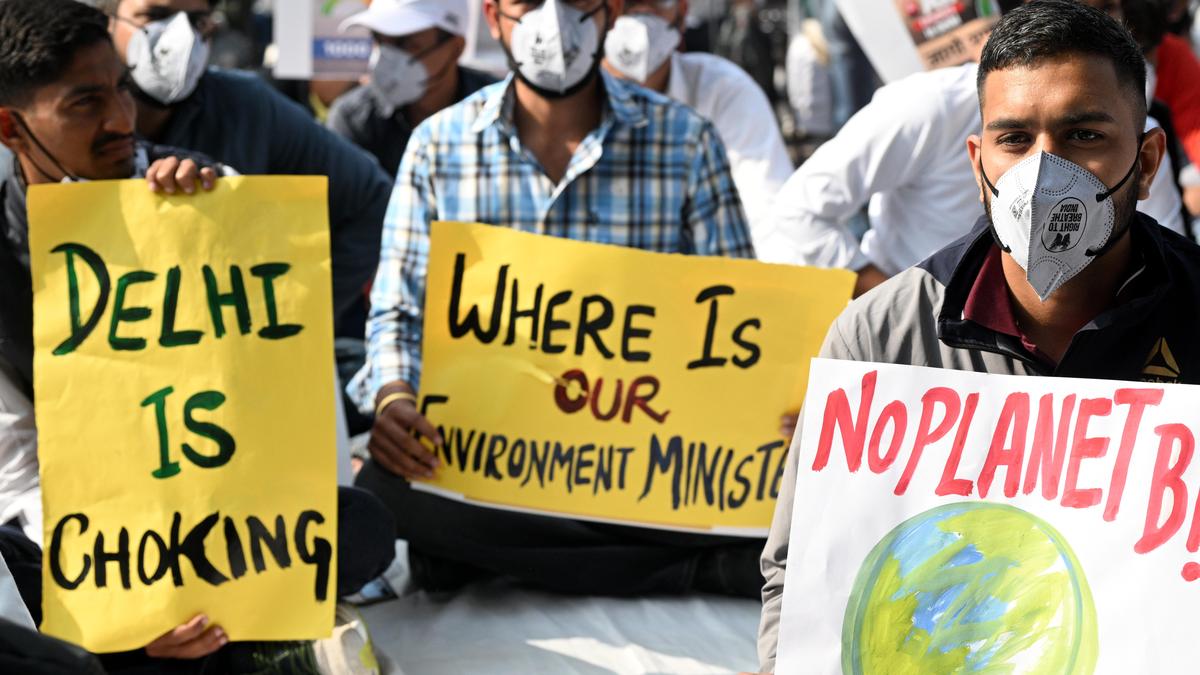Delhi residents protest against rising pollution, demand concrete plan