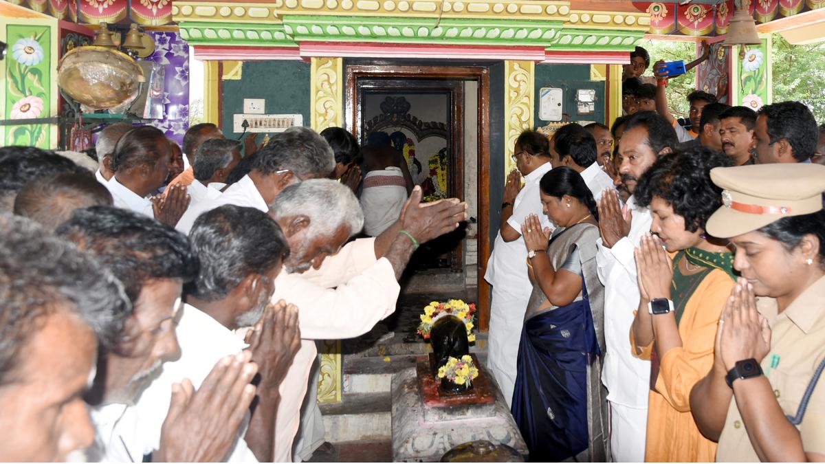 Ministers participate in samathuva Pongal at Vengaivayal