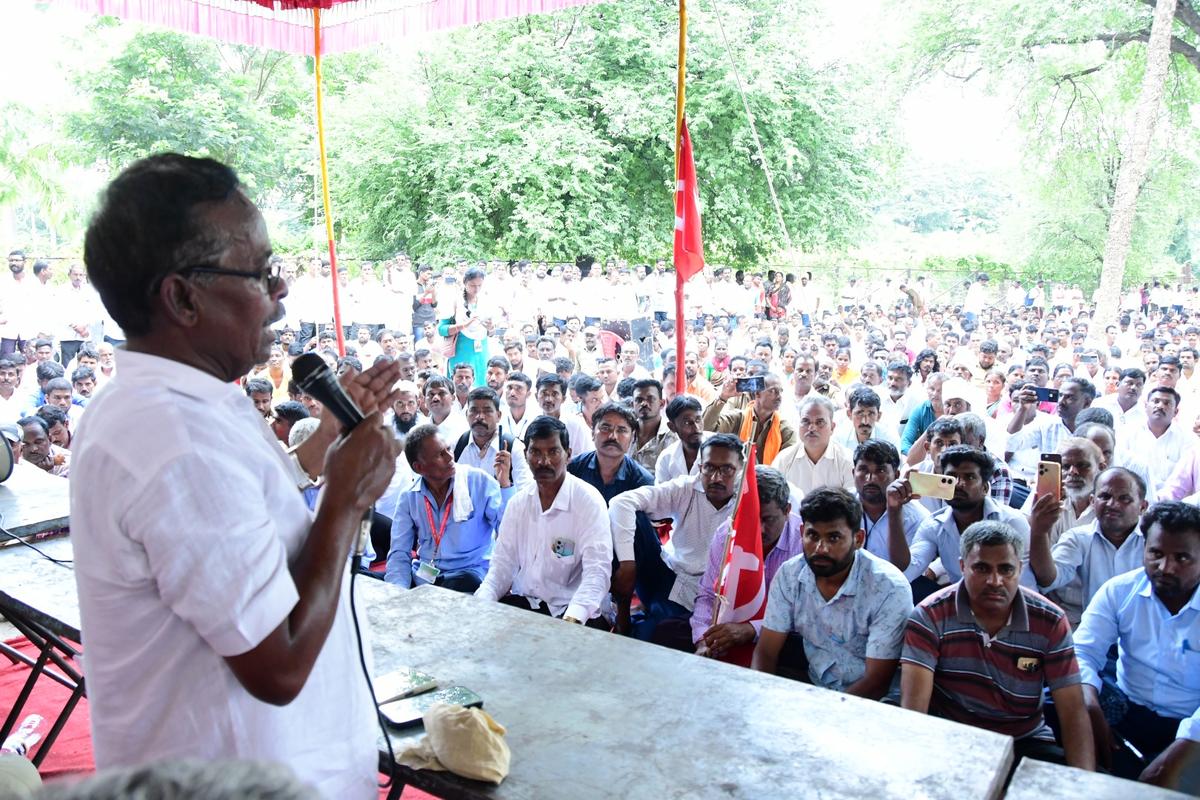 M.B. Nadagouda, president of Karnataka State Gram Panchayat Association, addressing the protesters near Mahatma Gandhi statue at Public Garden in Kalaburagi on October 1, 2024.  
