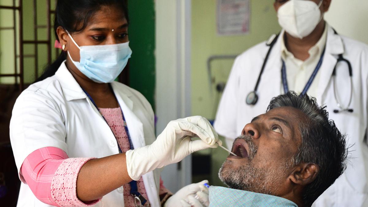 Single-day rise of 1,071 fresh COVID-19 cases in India; active cases climb to 5,915