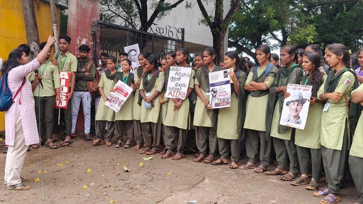Students boycott classes across four districts in Karnataka seeking appointment of guest lecturers