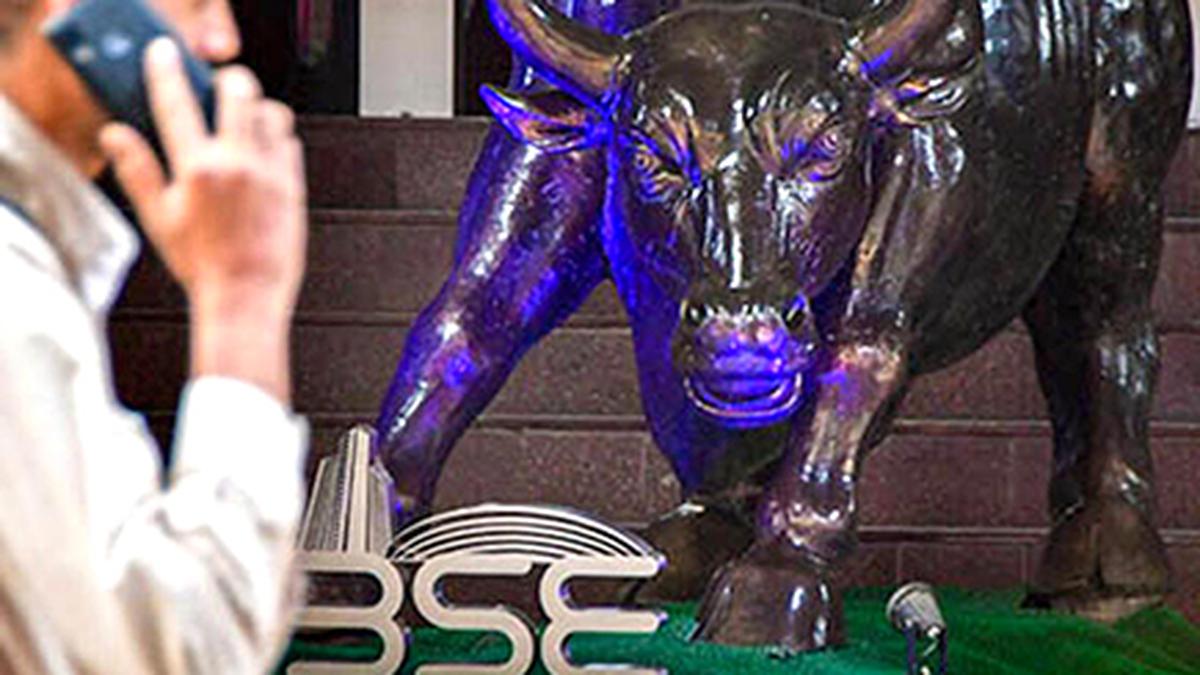 Stock markets settle with gains; logs 4th day of rally