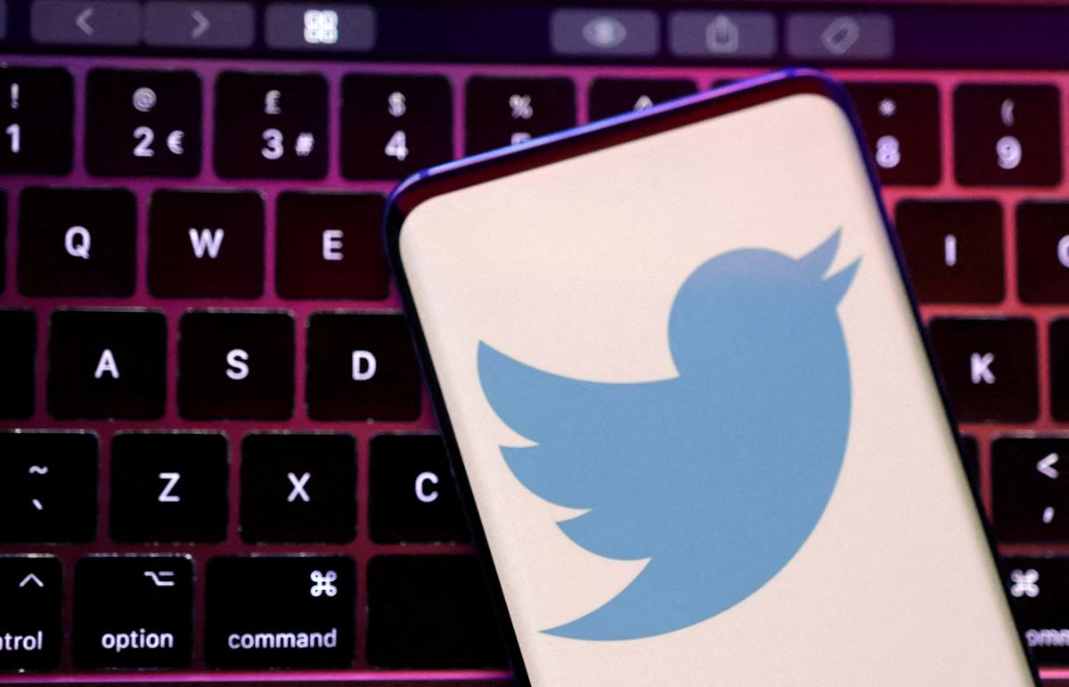 FILE PHOTO: Twitter app logo is seen in this illustration taken, August 22, 2022. REUTERS/Dado Ruvic/Illustration/File Photo
