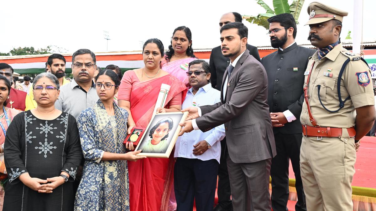 Family of Pradhan Mantri Rashtriya Bal Puraskar for bravery awardee honoured