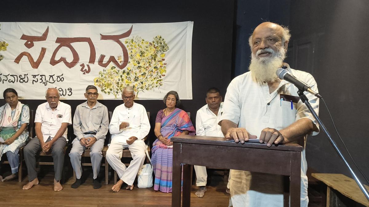 Badanavalu Satyagraha: Meeting resolves to strengthen villages, their economy