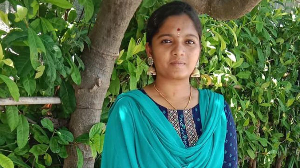 Chennai woman who resisted phone snatchers dies