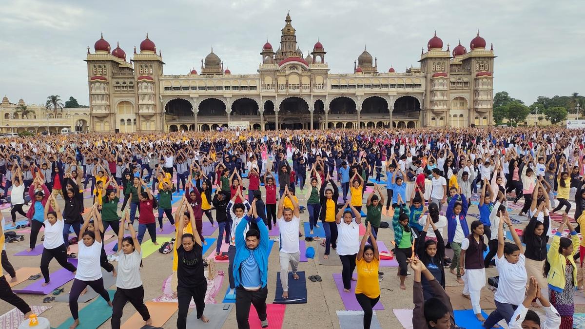 Thousands take part in Yoga Day in Mysuru