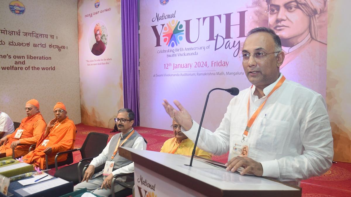 Youths should adapt to teachings that open up one’s minds: Dinesh Gundu Rao