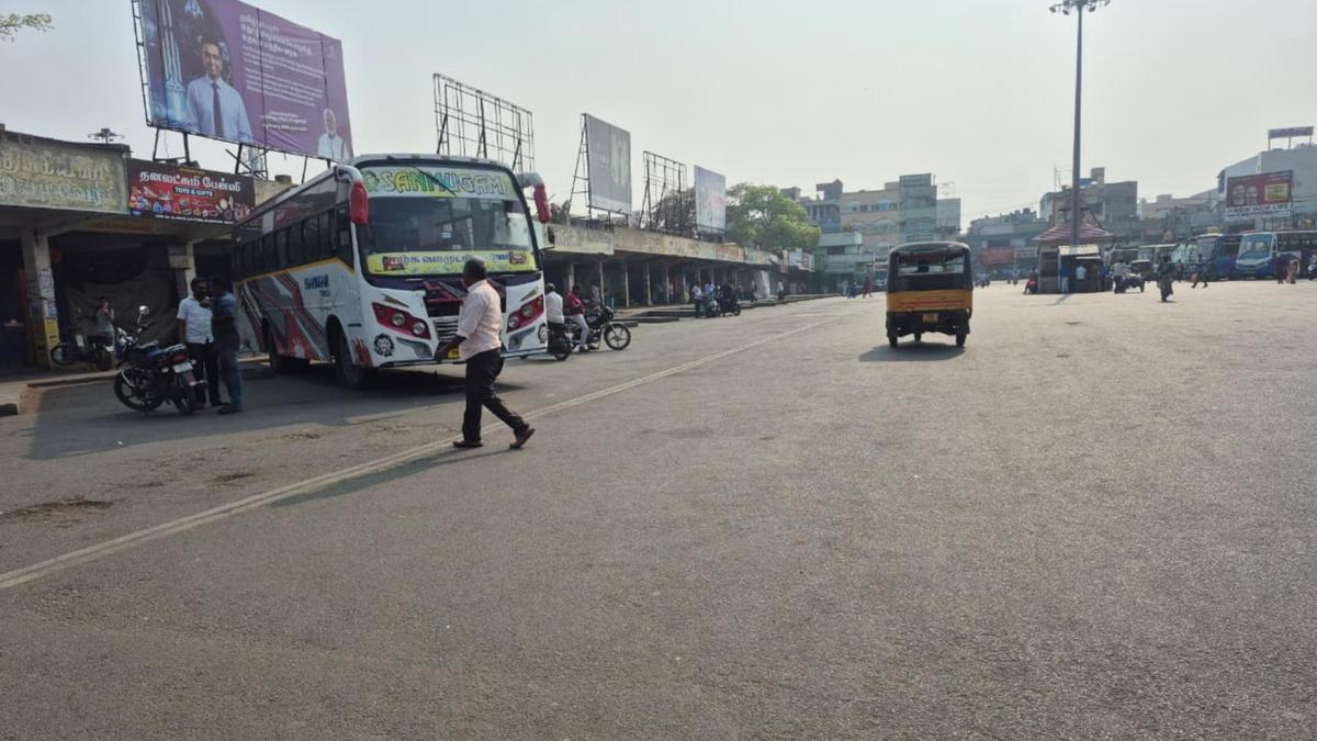 Traders protest against shifting of mofussil bus stand to Sogathur in Dharmapuri