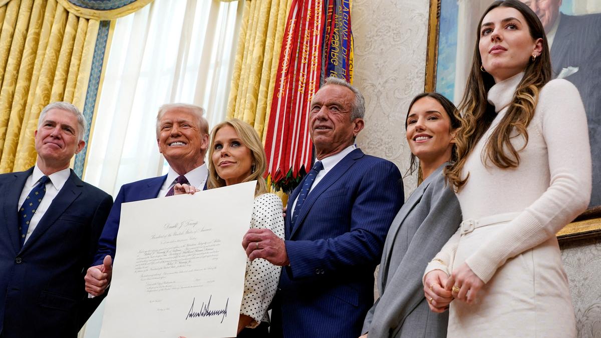 Robert F. Kennedy Jr. sworn in as U.S. Health and Human Services Secretary after close Senate vote