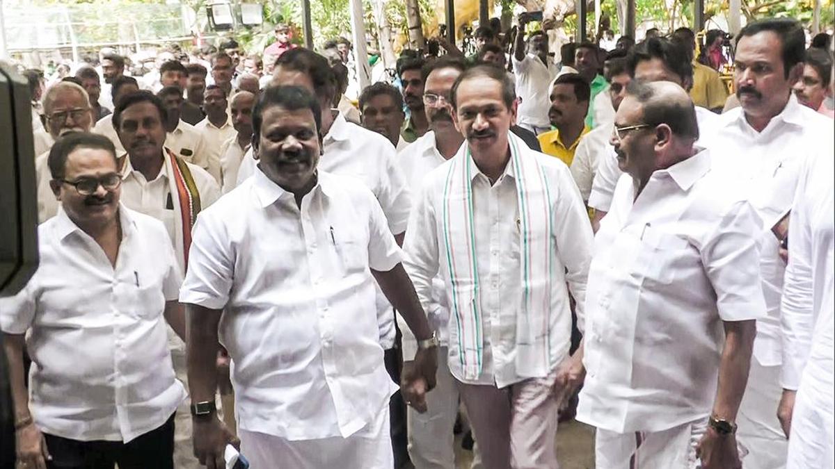 Congress changes strategy, opts for senior T.N. leader to hold seat-sharing talks with DMK