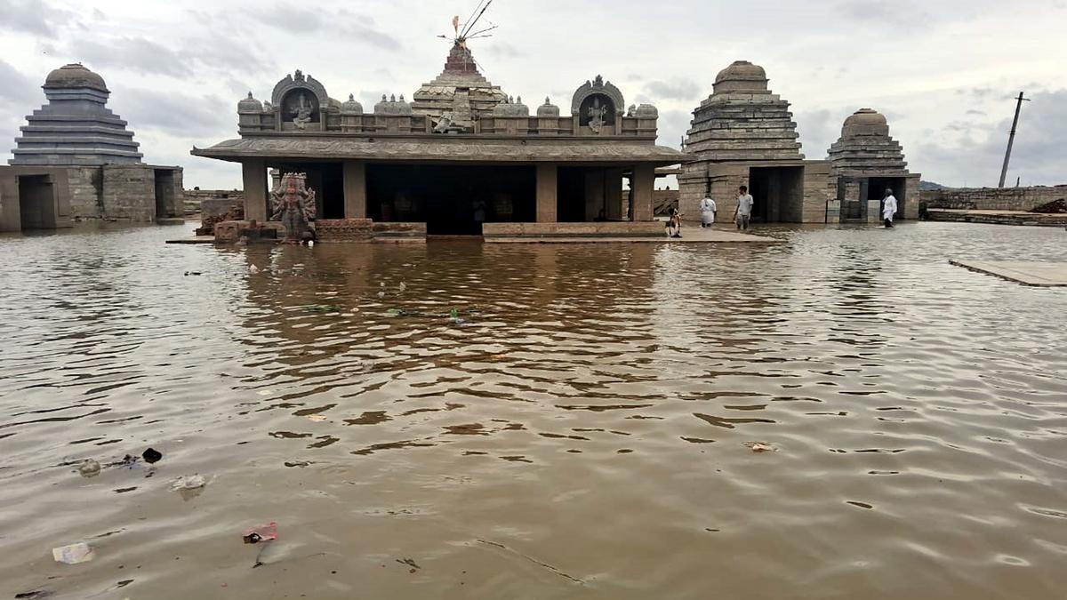 Sangameswara shrine submerges in Krishna river