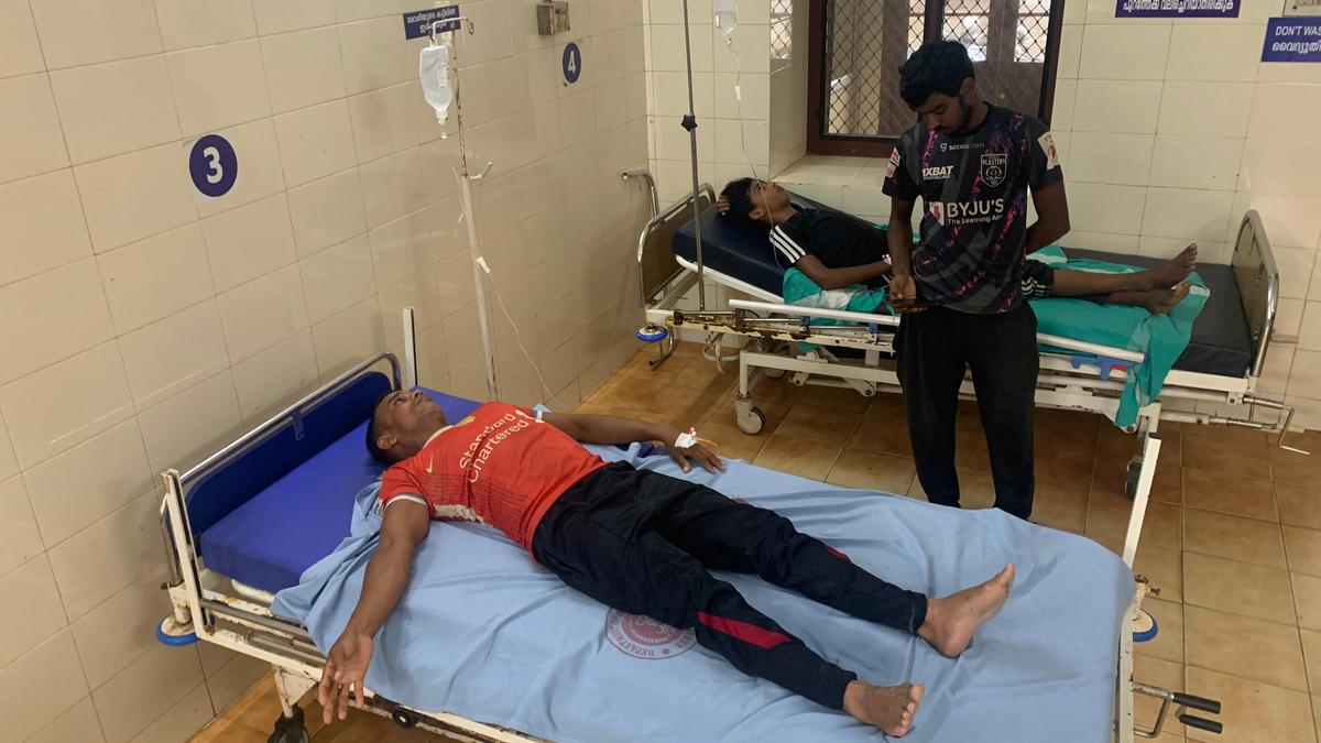 Eight persons suffer burns in lightning strike on Kozhikode beach