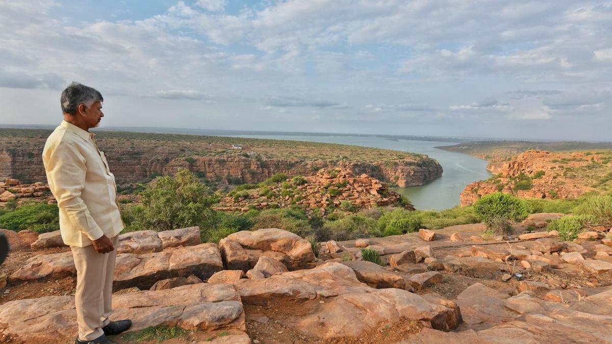 CM announces revival of Gandikota Festival; slated for December 26, 27