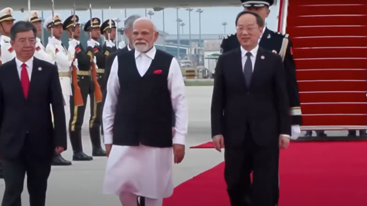 https://th-i.thgim.com/public/incoming/ydpt5f/article69992841.ece/alternates/LANDSCAPE_1200/Modi%20in%20China.png