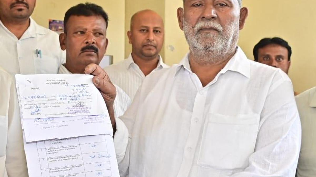 KPCC delegation fails to placate rebel candidate Sadiq Pahilwan