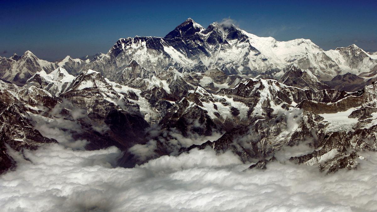 Polish climber on skis makes Everest descent in first