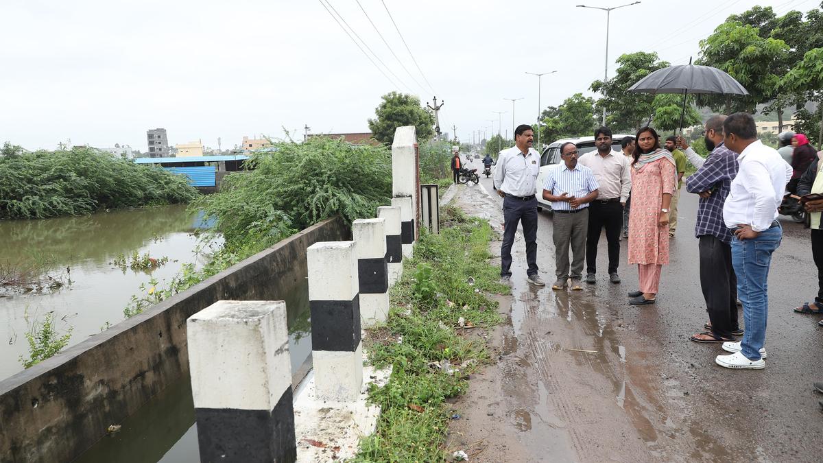 Warangal flood victims urged to take shelter in relief camps amid heavy rains