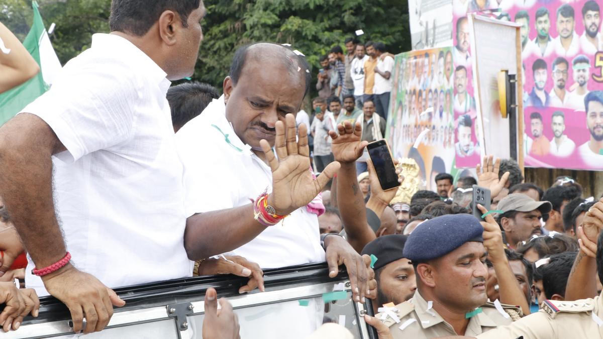 Kumaraswamy assures efforts to revive VISL and HMT 