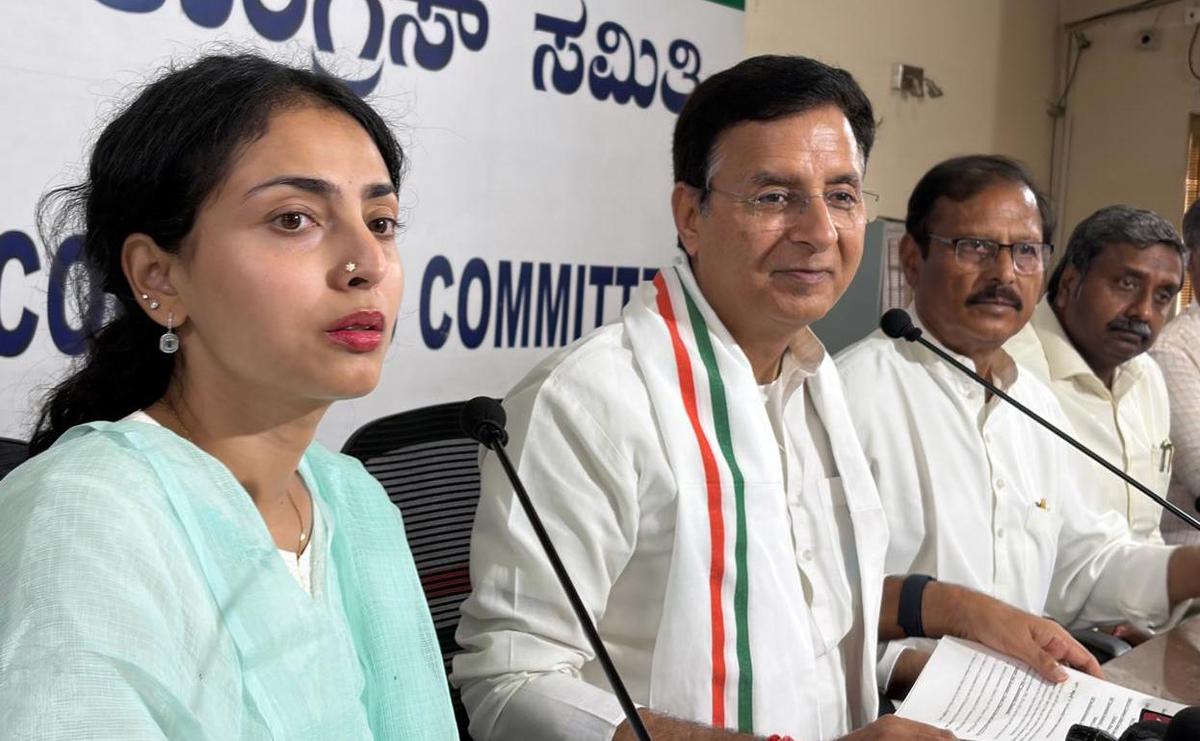 Karnataka bypolls: Congress, BJP trade charges to sway voters