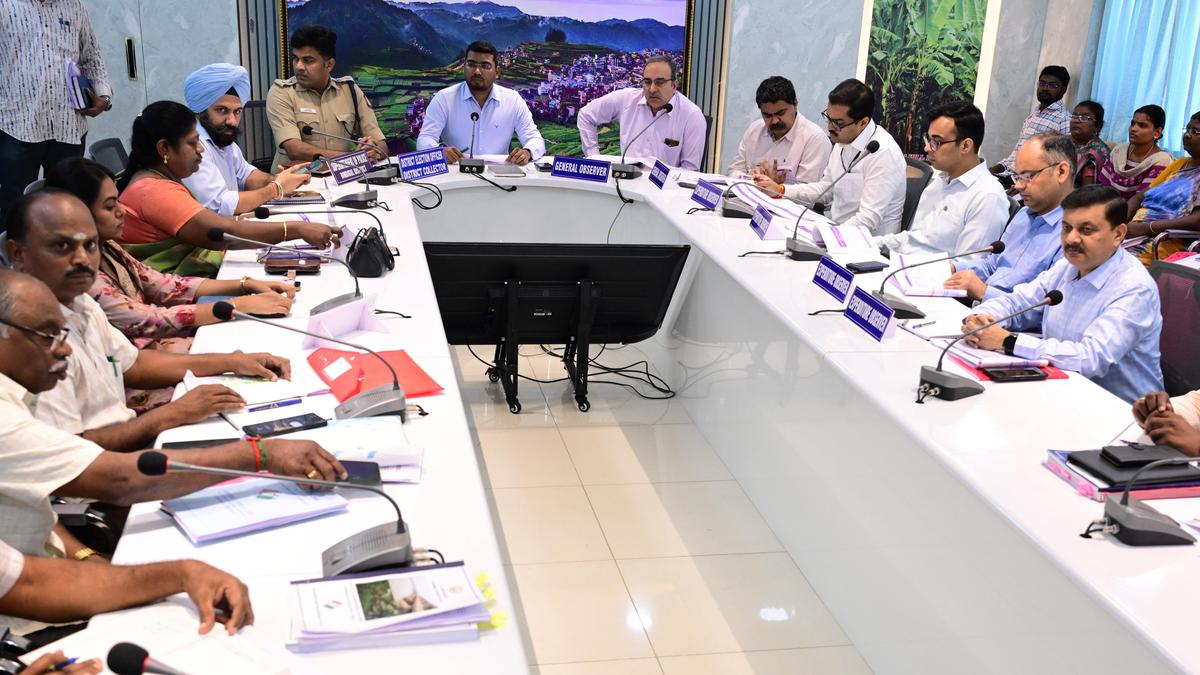 Collector chairs meeting with Election Observers