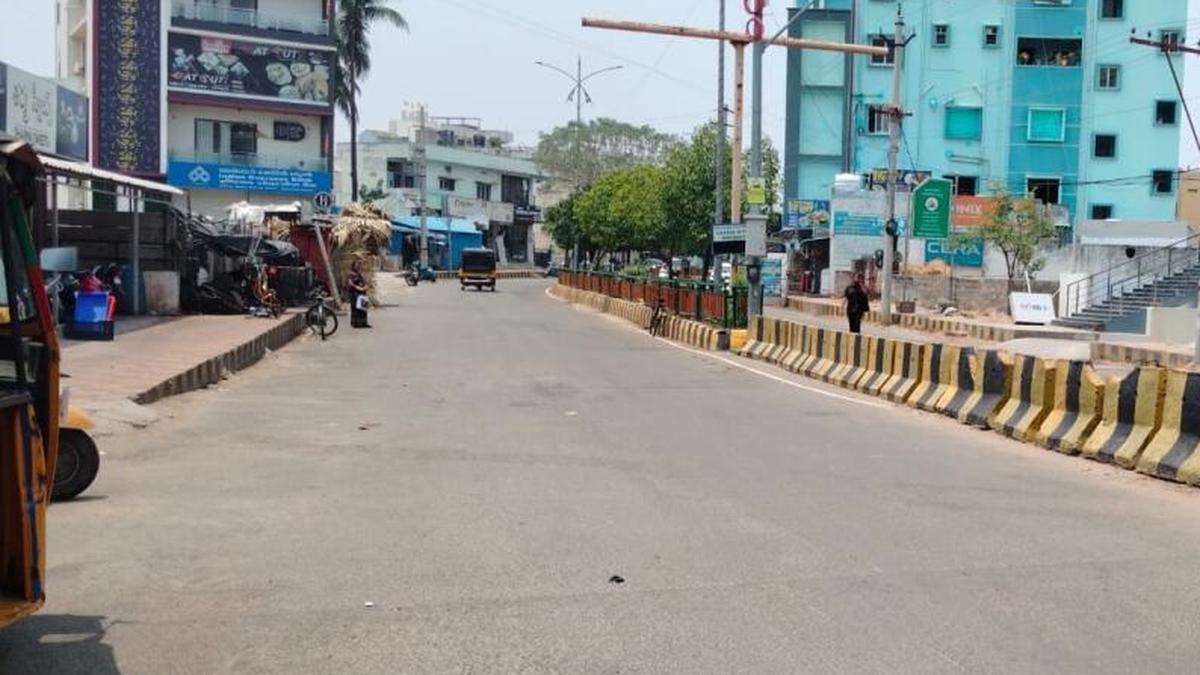 Vizianagaram wears deserted look in heatwave; Collector advises staying indoors