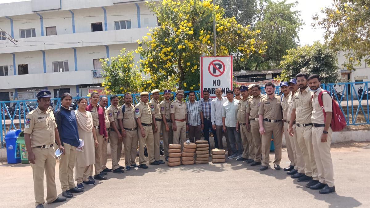 Smugglers flee after leaving 27 kg ganja on Konark Express