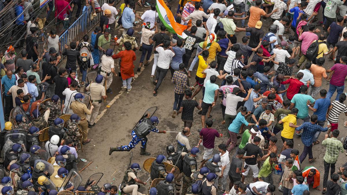 ‘Nabanna Abhijan’ protest march in Kolkata: BJP calls for 12-hour ...