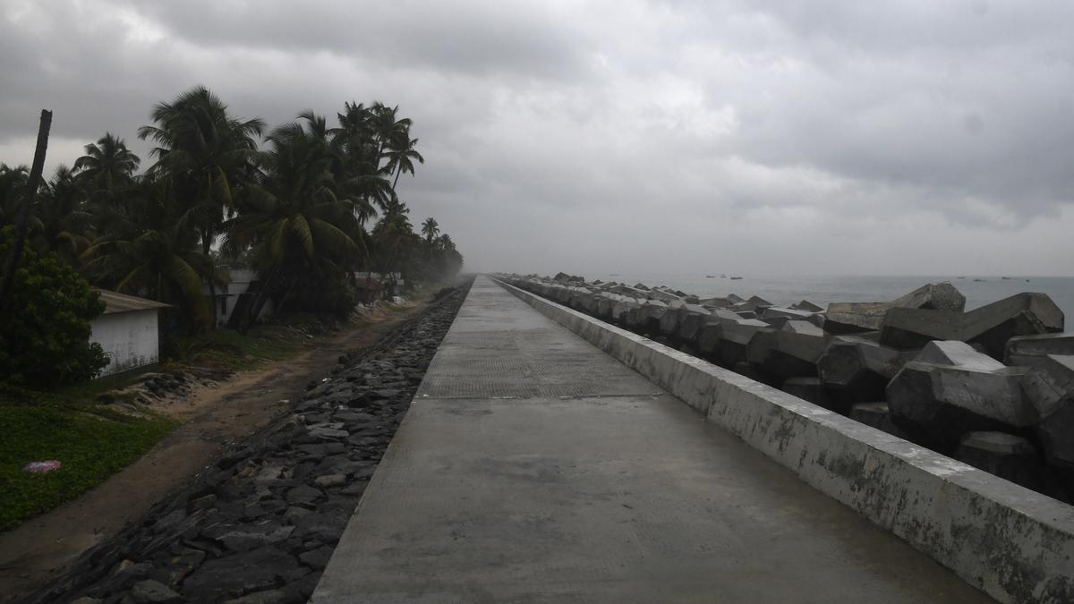 Tetrapod wall brings relief, but Chellanam residents keep fingers crossed