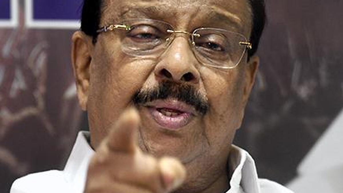 Congress Leader Denounces Kerala CM's Remarks, Calls for Sabarimala Probe