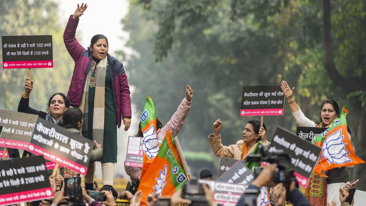 Mahila Samman scheme: BJP Mahila Morcha protests near Arvind Kejriwal's house