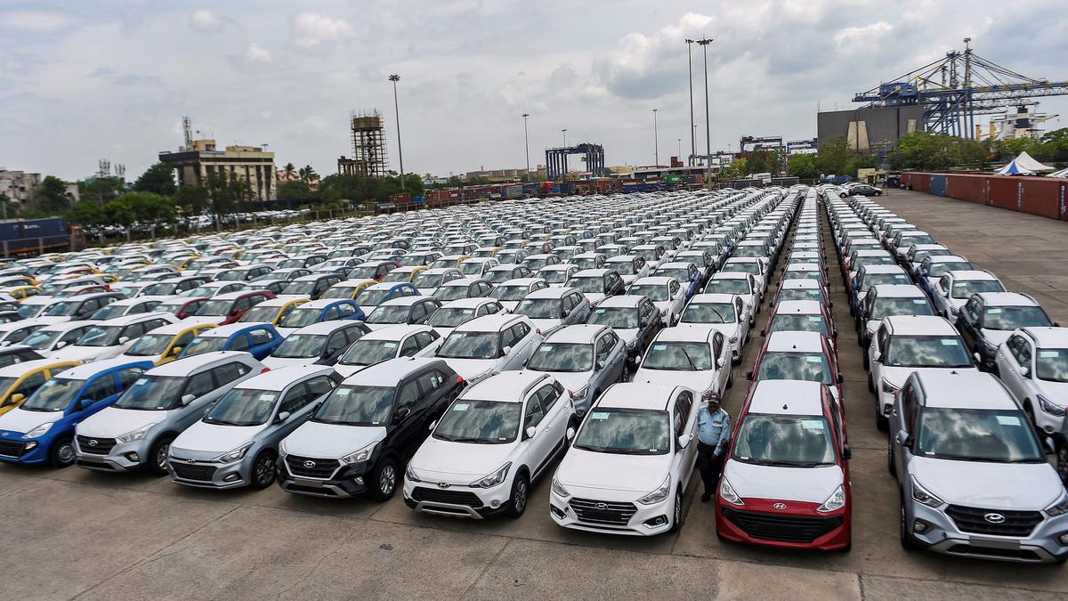 Domestic passenger vehicle wholesales rise 2.94% in July: SIAM